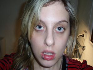 A student with a pierced nipple and tattoos undressed and showed a pussy. Thumb 6