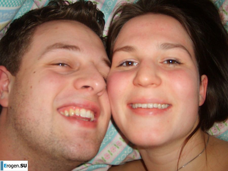 Ролевые игры яркой брюнетки в короткой юбке и ее парня. Фото 17