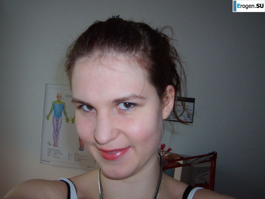 Ролевые игры яркой брюнетки в короткой юбке и ее парня. Фото 21