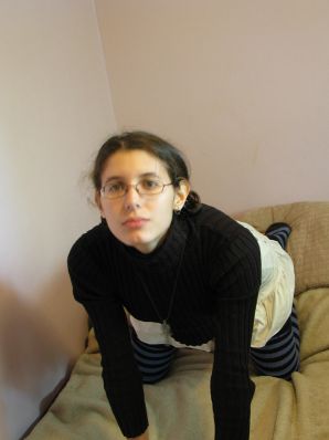 Симпатичная студентка теребит письку и показывает половые губы. Эскиз 28