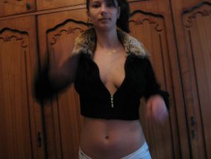 A student with a slender waist takes off her clothes on camera. Thumb 6