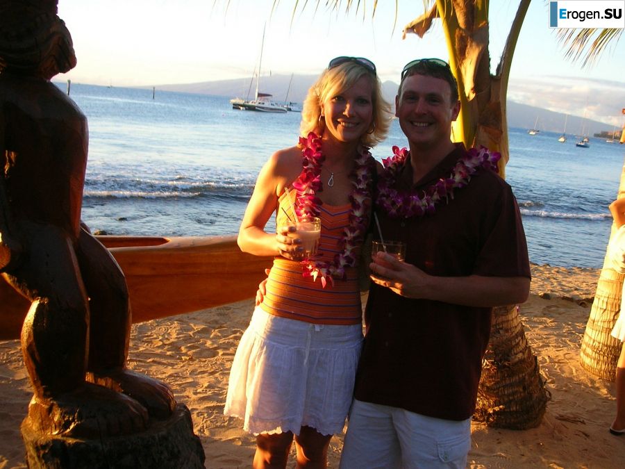 A pretty blonde is exposed in the toilet and spreads her legs in bed. Part 2. Photo 18