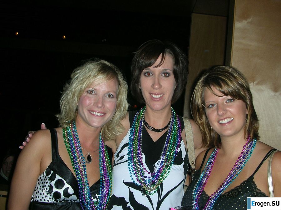 A pretty blonde is exposed in the toilet and spreads her legs in bed. Part 2. Photo 3