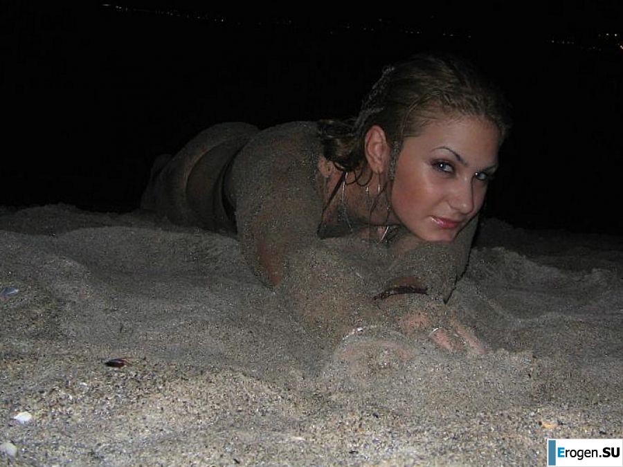 Блондинка и брюнетка целуются и показывают сиськи друг другу. Фото 19