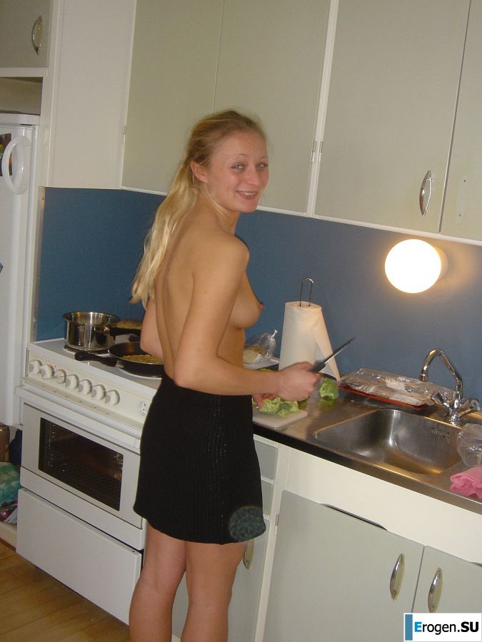 Cute blonde in pink panties showed tight boobs. Photo 23