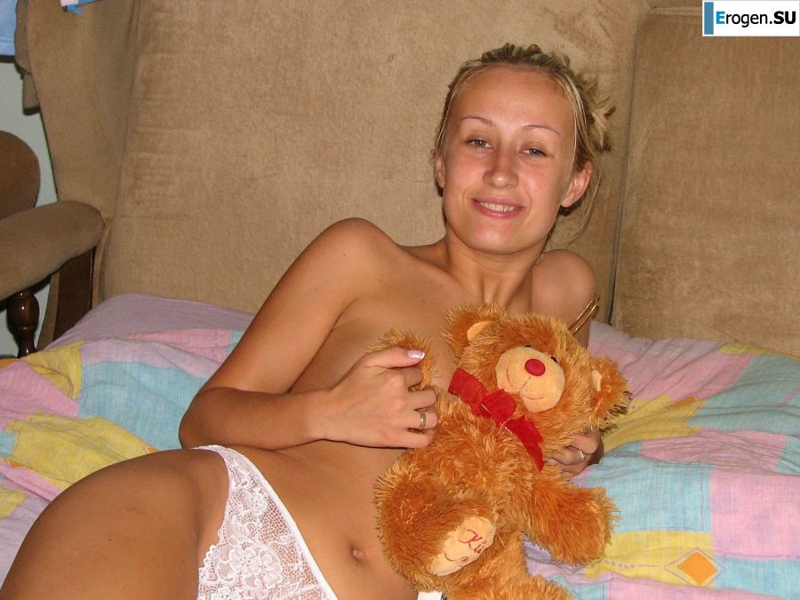 Cute blonde has sex with her boyfriend. Photo 9