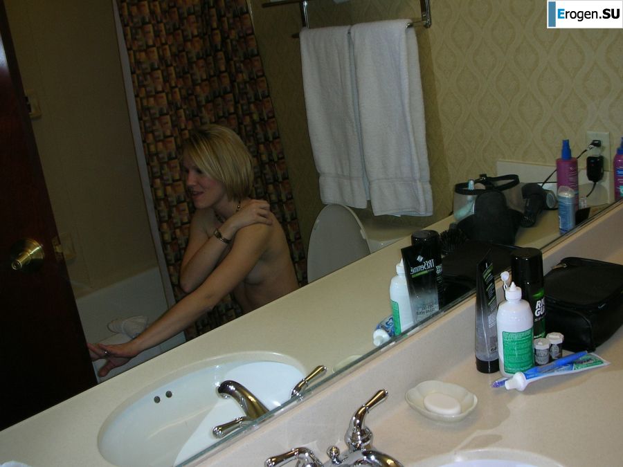 A pretty blonde is laid bare in the toilet and spreads her legs in bed. Part 3. Photo 27