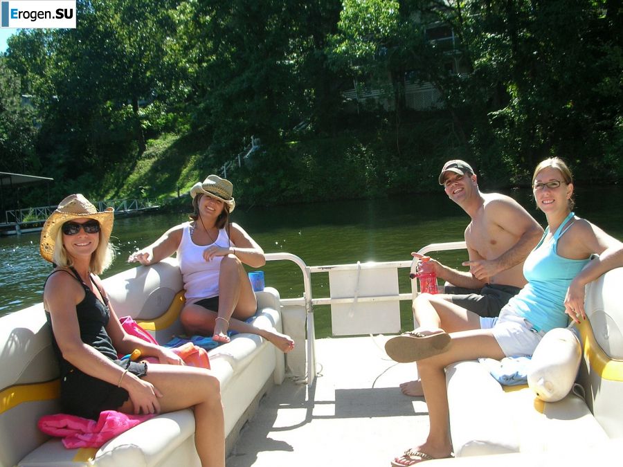 A pretty blonde is laid bare in the toilet and spreads her legs in bed. Part 3. Photo 29