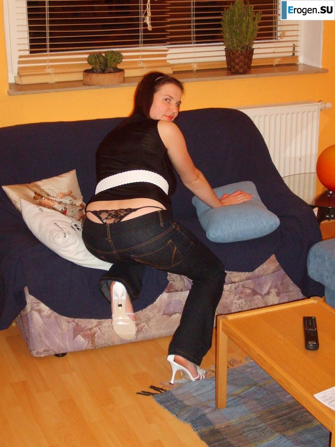 Role games of a bright brunette in a short skirt and her boyfriend. Part 2. Photo 3