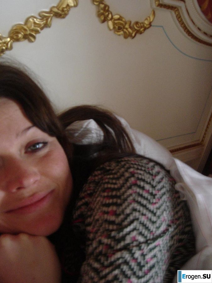 Juicy girl showed her labia and shaved pussy. Photo 10