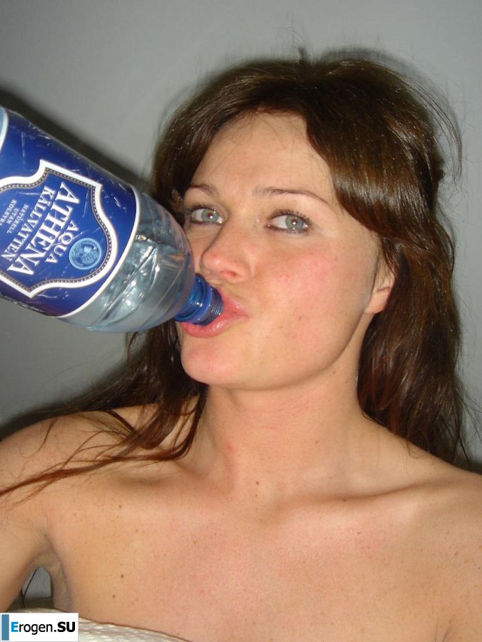 Juicy girl showed her labia and shaved pussy. Photo 17