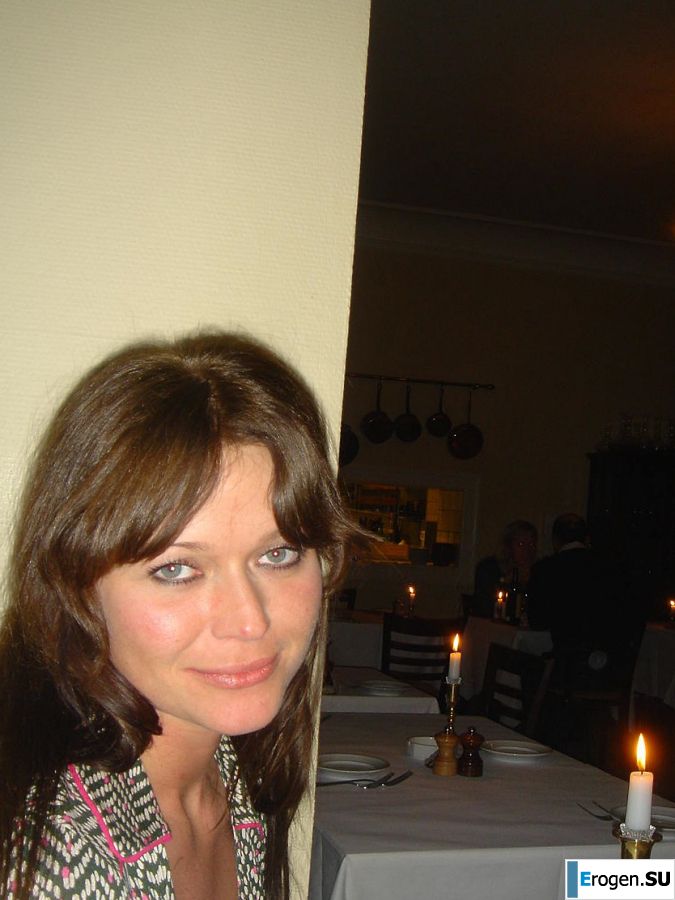 Juicy girl showed her labia and shaved pussy. Photo 6