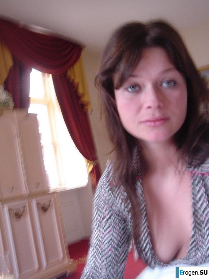 Juicy girl showed her labia and shaved pussy. Photo 9