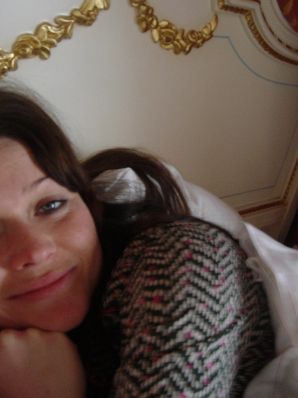 Juicy girl showed her labia and shaved pussy. Thumb 10