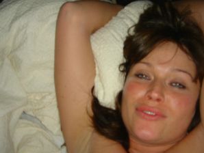 Juicy girl showed her labia and shaved pussy. Thumb 16