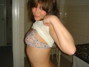 Juicy girl showed her labia and shaved pussy. Thumb 22