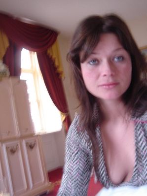 Juicy girl showed her labia and shaved pussy. Thumb 9