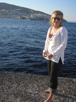 Depraved blonde pleases herself with a vibrator and fingers. Thumb 34