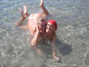 Depraved blonde pleases herself with a vibrator and fingers. Thumb 36