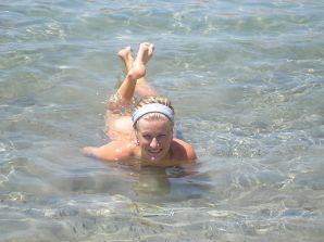 Depraved blonde pleases herself with a vibrator and fingers. Thumb 40