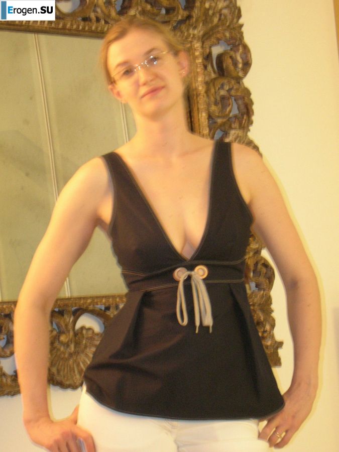 Высокая блондинка с широкими бедрами разделась дома и показала сиськи. Часть 2. Фото 14