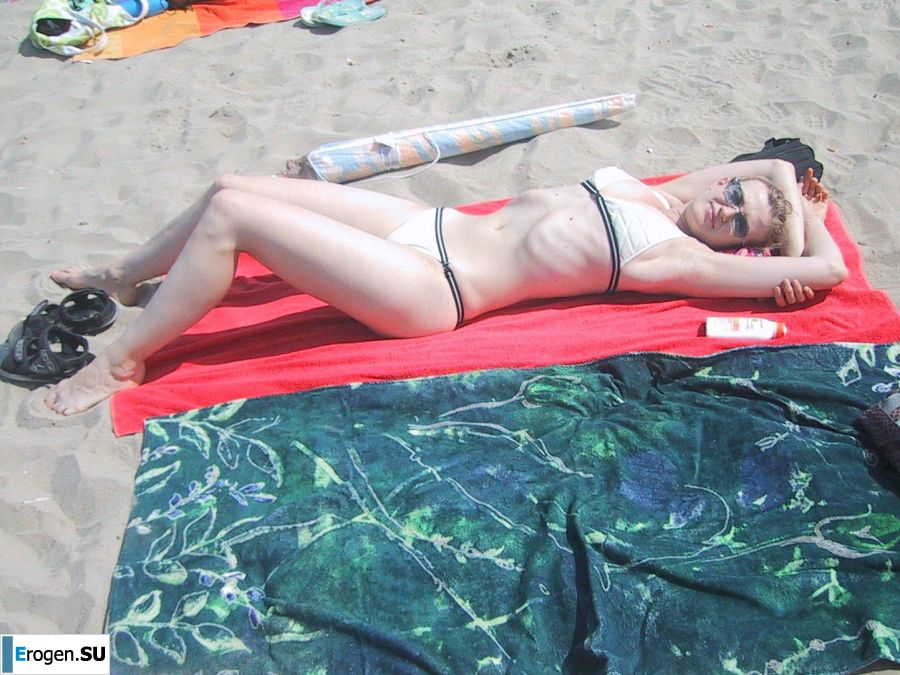 Высокая блондинка с широкими бедрами разделась дома и показала сиськи. Часть 2. Фото 15