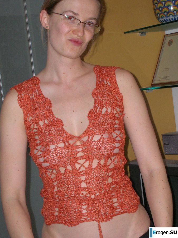 Высокая блондинка с широкими бедрами разделась дома и показала сиськи. Часть 2. Фото 18