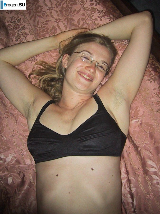 Высокая блондинка с широкими бедрами разделась дома и показала сиськи. Часть 2. Фото 19