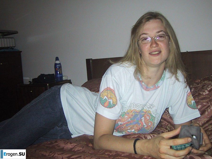 Высокая блондинка с широкими бедрами разделась дома и показала сиськи. Часть 2. Фото 24