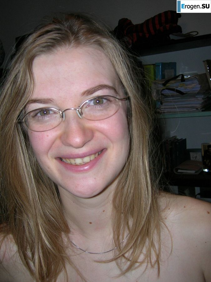 Высокая блондинка с широкими бедрами разделась дома и показала сиськи. Часть 2. Фото 32