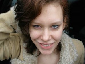 Young undresses in the car and shows bare breasts. Thumb 10