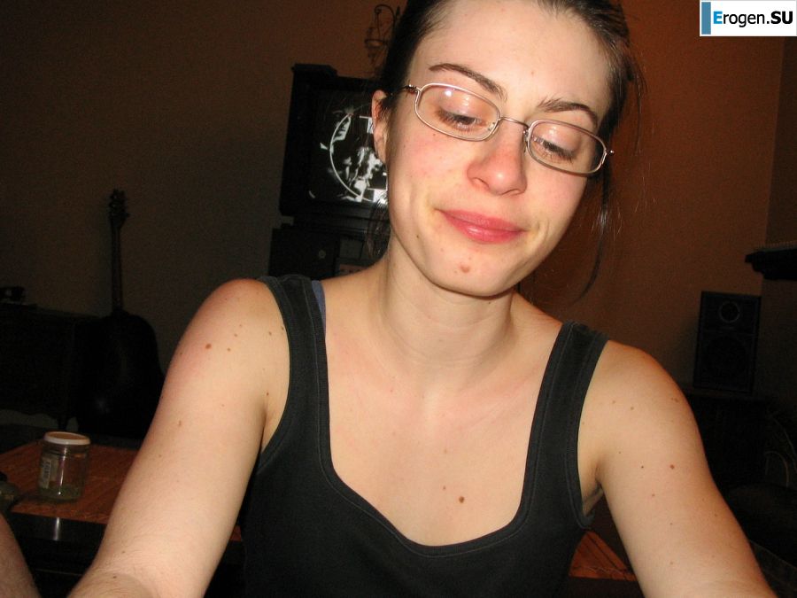 Девушка с мохнатой писькой мастурбирует на глазах у парня. Фото 11