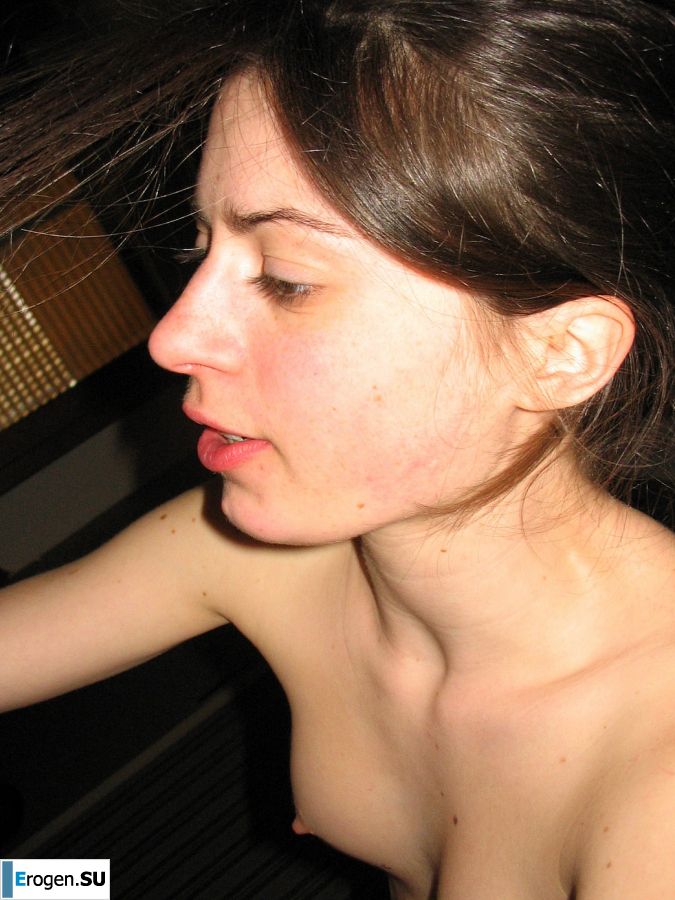 Девушка с мохнатой писькой мастурбирует на глазах у парня. Фото 24