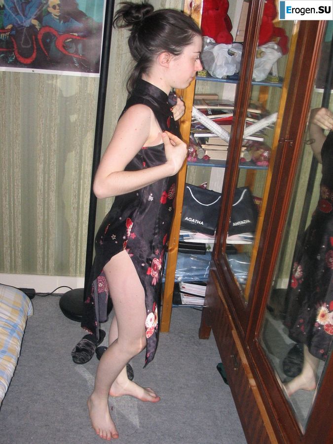 Девушка с мохнатой писькой мастурбирует на глазах у парня. Фото 25