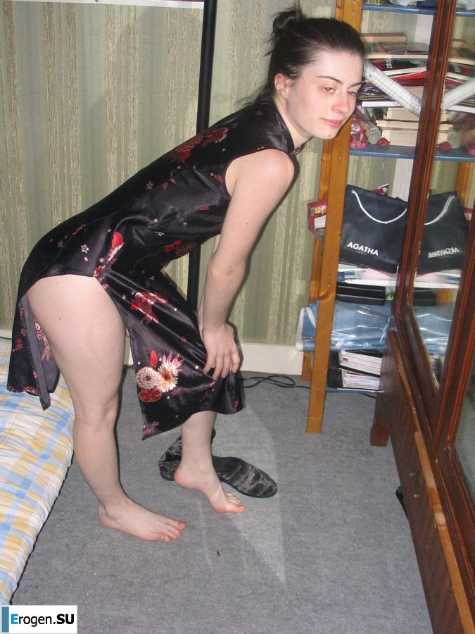 Девушка с мохнатой писькой мастурбирует на глазах у парня. Фото 26