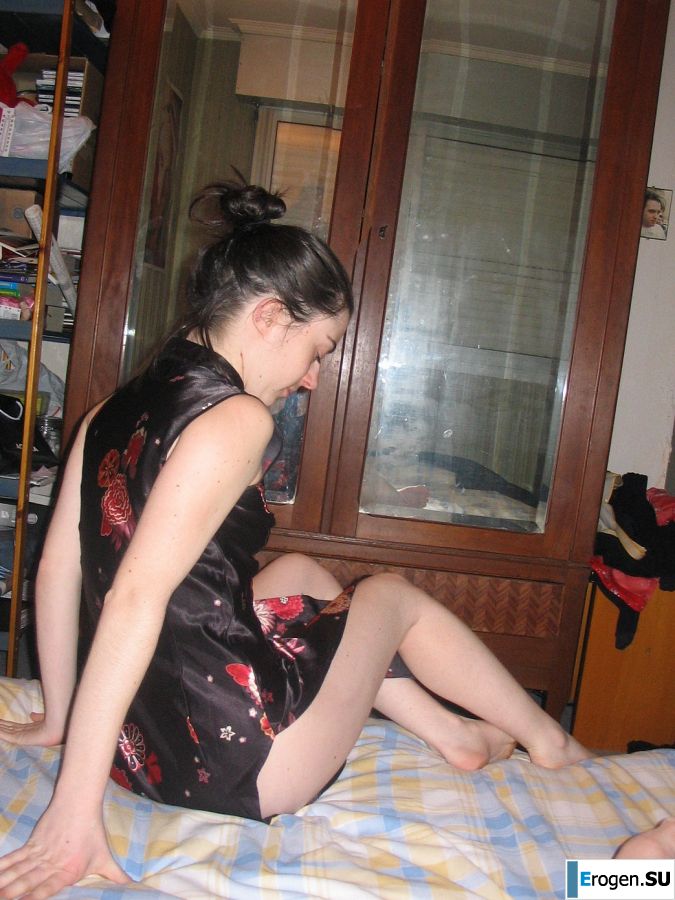 Девушка с мохнатой писькой мастурбирует на глазах у парня. Фото 29