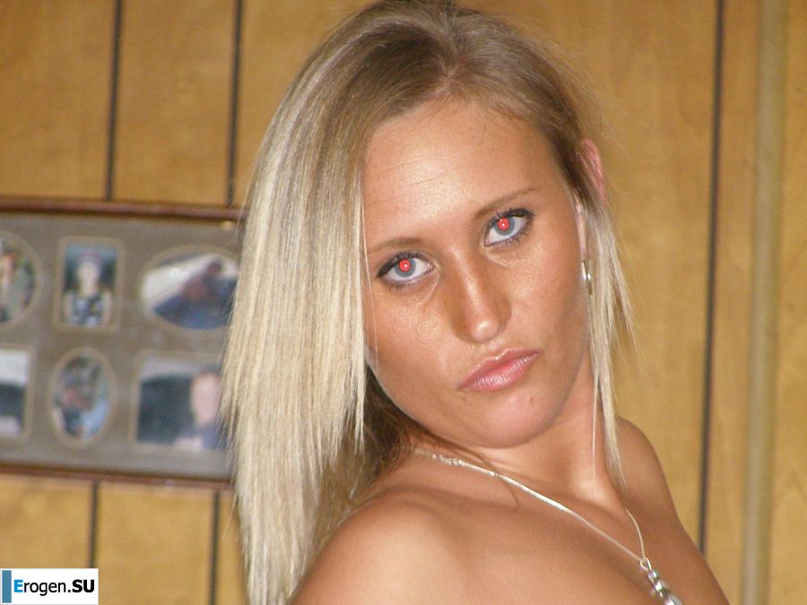 Блондинка в розовых трусиках выпила и раздвинула ноги в биллиардном клубе. Фото 15