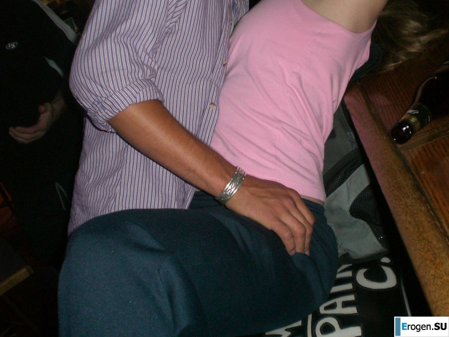 Блондинка в розовых трусиках выпила и раздвинула ноги в биллиардном клубе. Фото 37