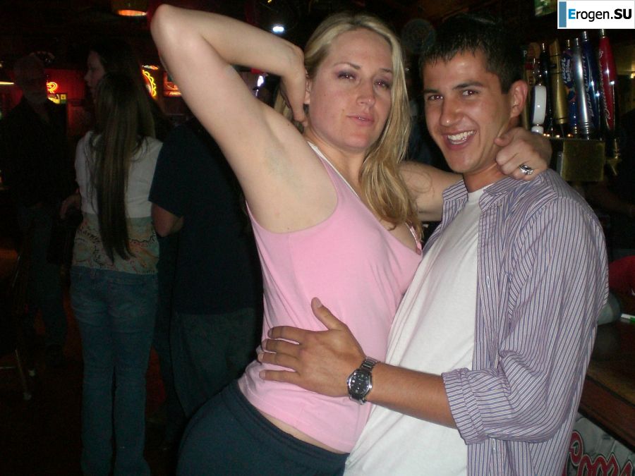 Блондинка в розовых трусиках выпила и раздвинула ноги в биллиардном клубе. Фото 39