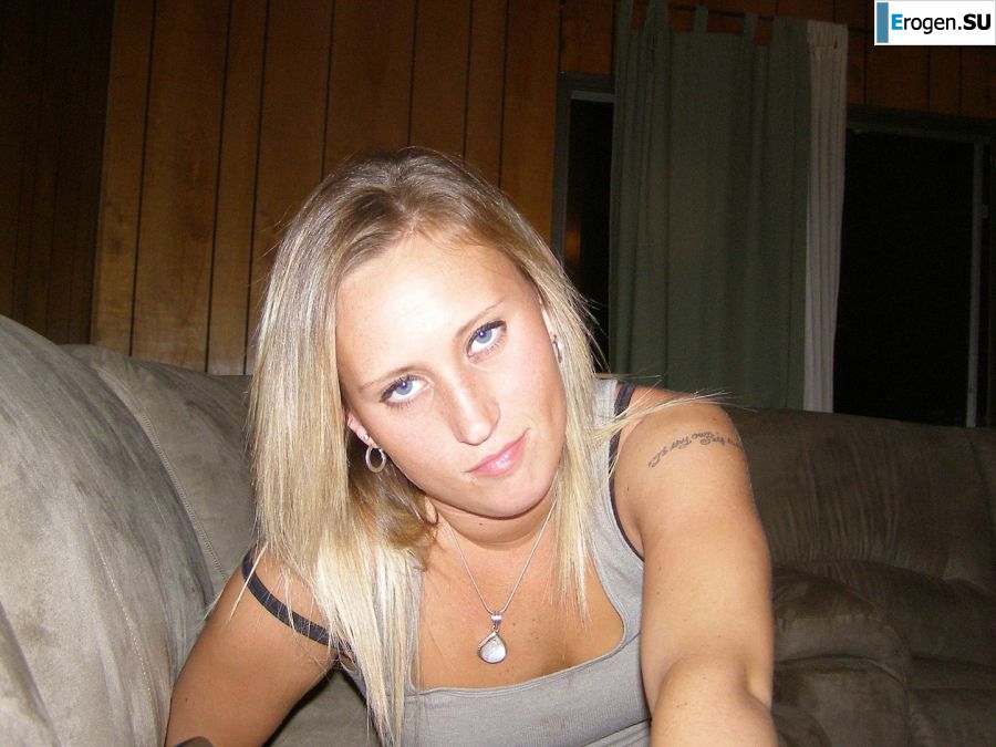 Блондинка в розовых трусиках выпила и раздвинула ноги в биллиардном клубе. Фото 7