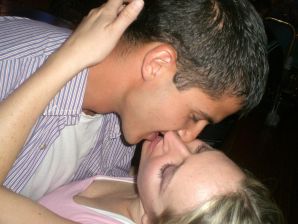 Блондинка в розовых трусиках выпила и раздвинула ноги в биллиардном клубе. Эскиз 36