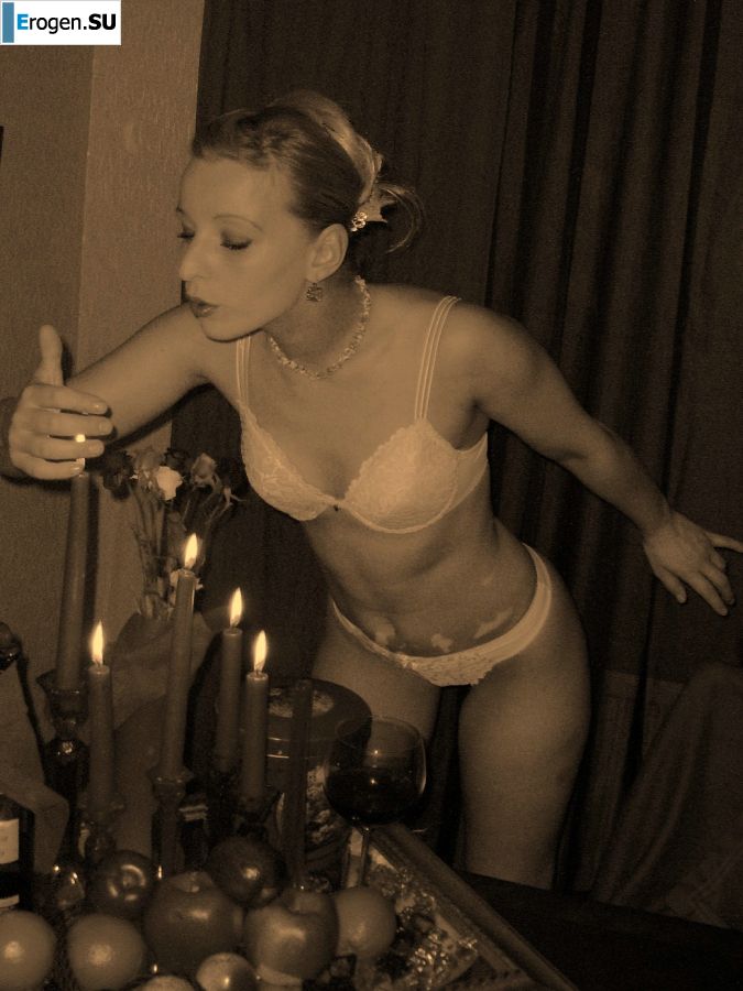 Fatal blonde in lingerie posing languidly and then undressing. Photo 23