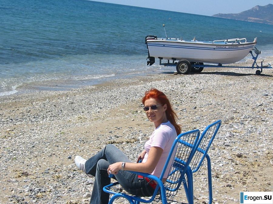 The young minx pleases herself with fingers and a vibrator. Part 2. Photo 18