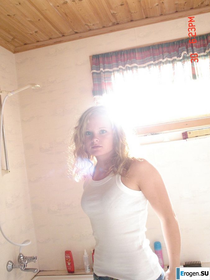 Голубоглазая шалунья с пирсингом в соске играет со своими трусиками. Часть 2. Фото 10