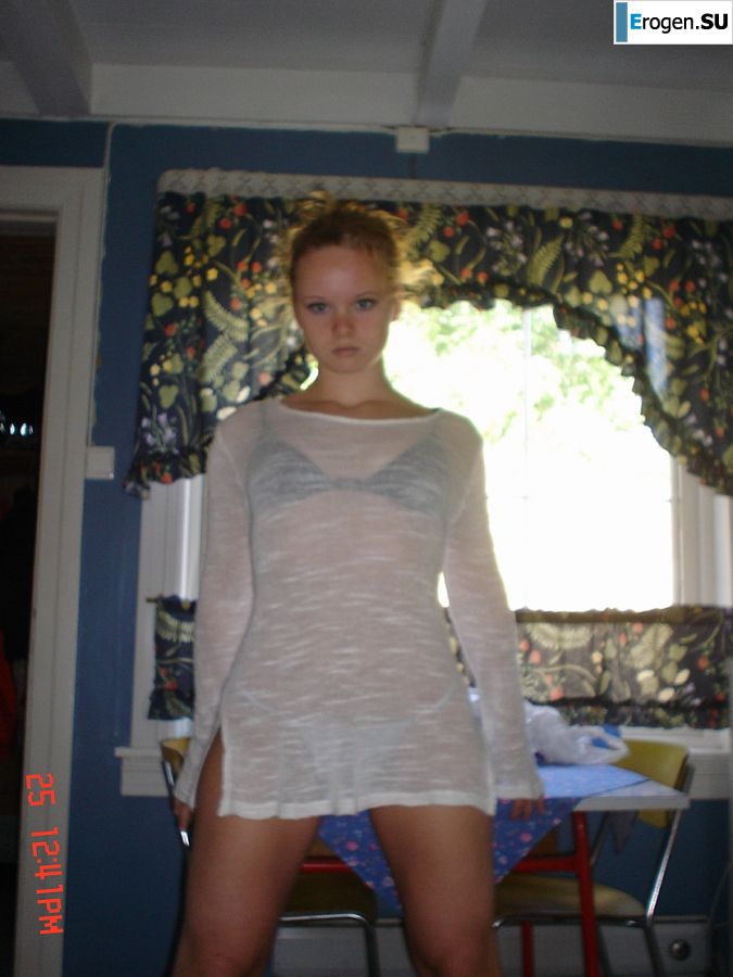 Голубоглазая шалунья с пирсингом в соске играет со своими трусиками. Часть 2. Фото 21