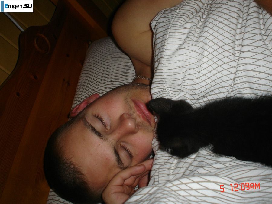 Голубоглазая шалунья с пирсингом в соске играет со своими трусиками. Часть 2. Фото 45