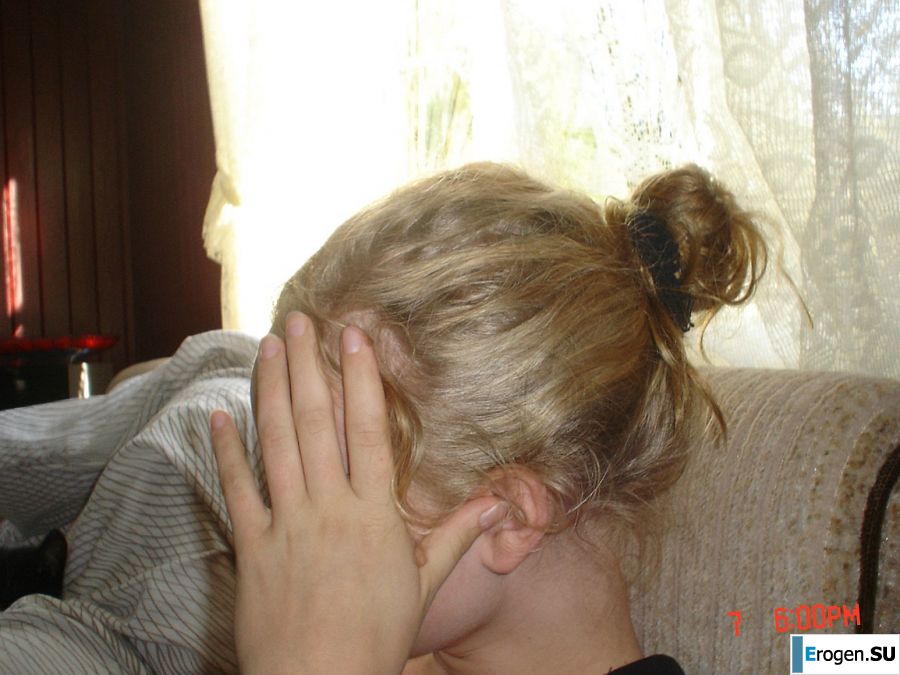 Голубоглазая шалунья с пирсингом в соске играет со своими трусиками. Часть 2. Фото 48