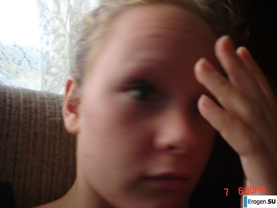 Голубоглазая шалунья с пирсингом в соске играет со своими трусиками. Часть 2. Фото 49