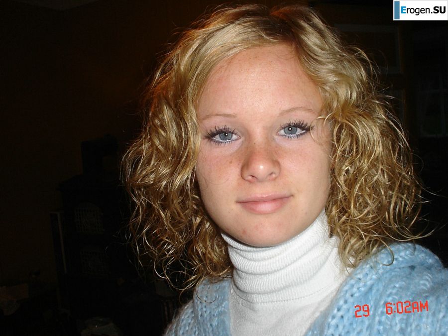 Голубоглазая шалунья с пирсингом в соске играет со своими трусиками. Часть 2. Фото 55