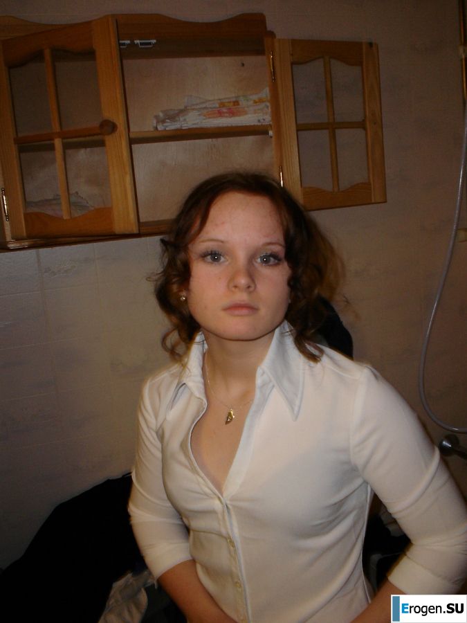 Голубоглазая шалунья с пирсингом в соске играет со своими трусиками. Часть 2. Фото 6